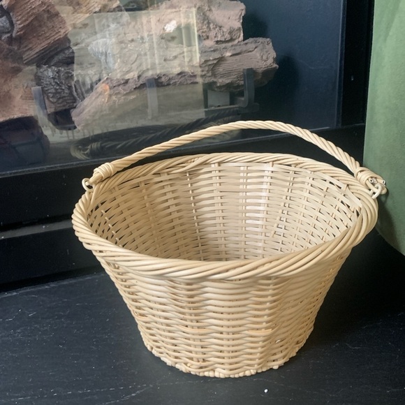 Set of two baskets with handles woven plastic home decor storage organization - Picture 3 of 6